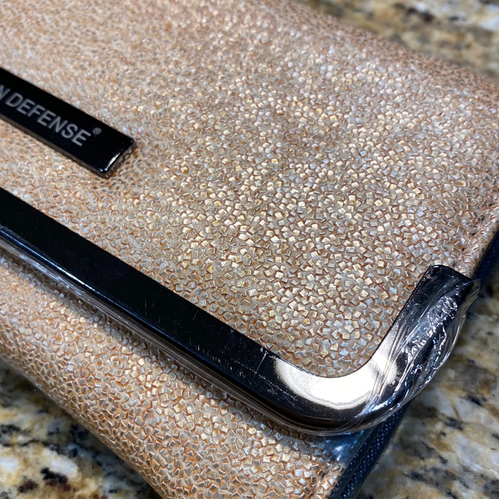 Damsel In Defense Soft Shelly Wallet RFID * - Picture 5 of 5